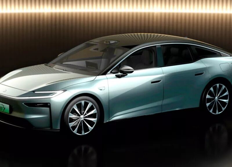 Флагманський електроседан Toyota отримає технології Huawei та Xiaomi