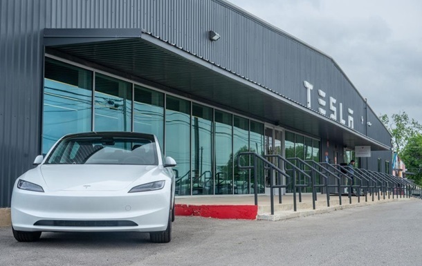 Франція зобов’язала Tesla припинити оманливу рекламу