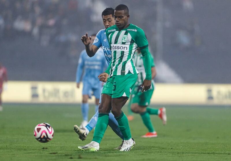 Футболіст знепритомнів під час матчу чемпіонату Колумбії