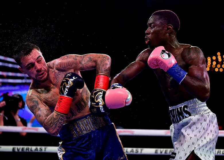 Гітчінс нокаутував Камбососа у своєму першому захисті титулу