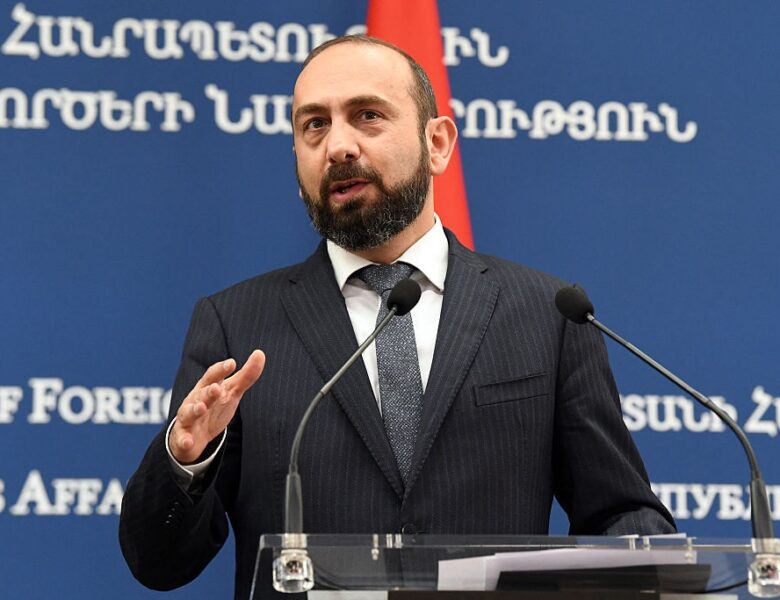 Глава МЗС Вірменії порадив Лаврову не втручатися у справи країни