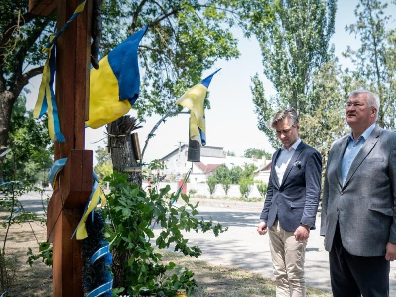 Голова МЗС Литви першим з іноземних урядовців відвідав Херсон