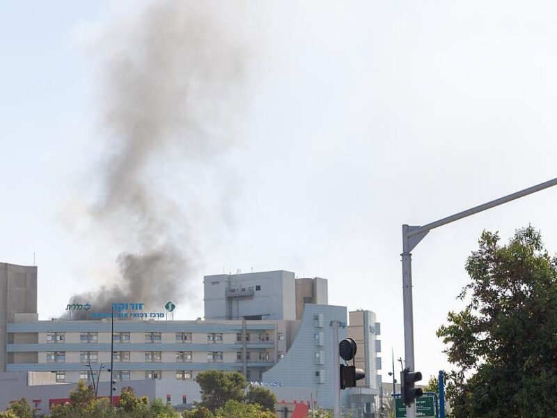 Іран атакував Ізраїль десятками ракет, пошкоджено лікарню