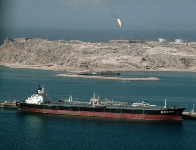 Іран стрімко розпродує запаси нафти, готуючись до можливих ударів