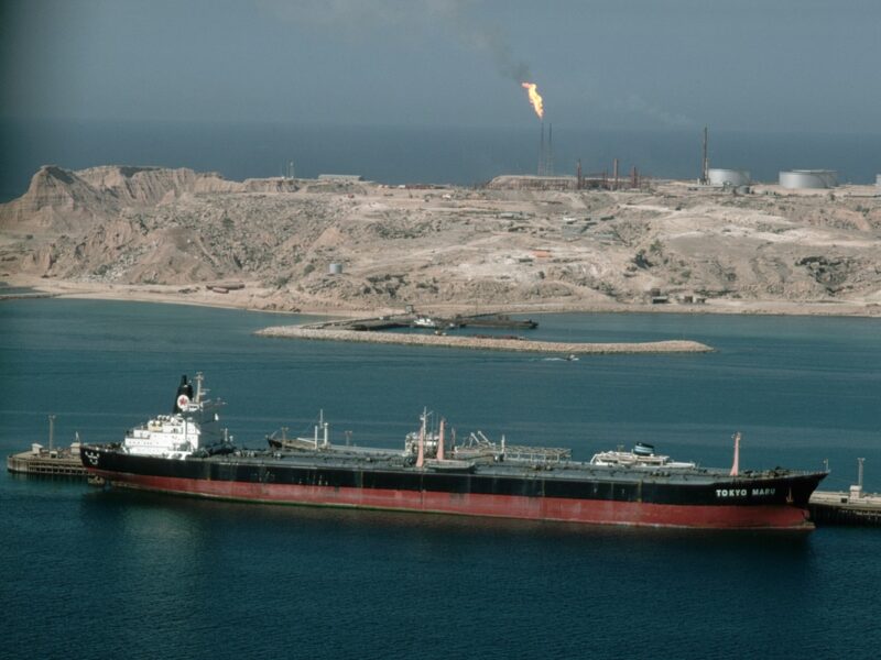 Іран стрімко розпродує запаси нафти, готуючись до можливих ударів