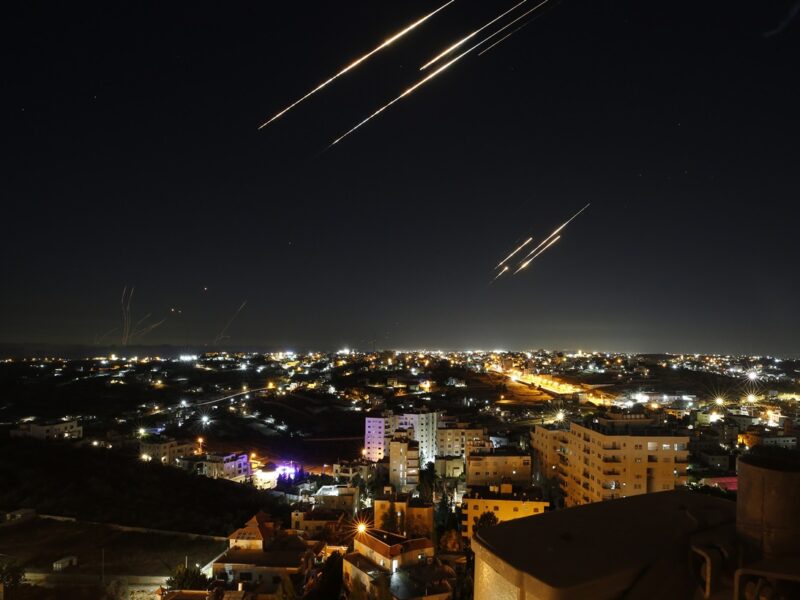 Іран та Ізраїль обмінюються авіаударами