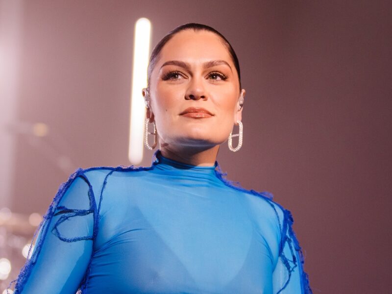 Jessie J оголосила про перемогу над раком грудей