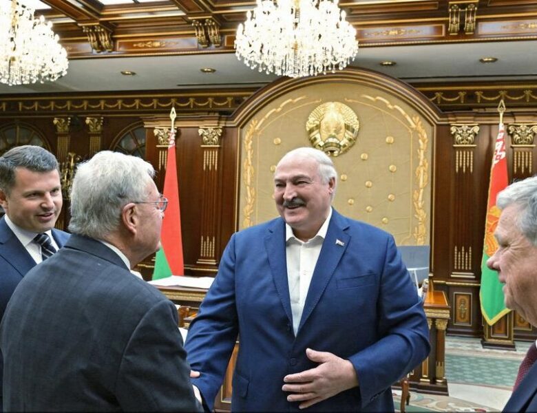 Келлог зустрівся з Лукашенко у Мінську