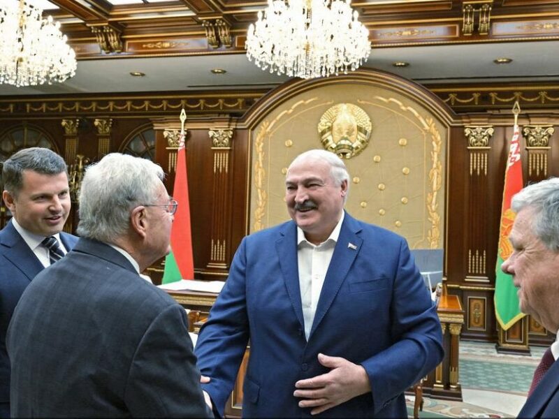 Келлог зустрівся з Лукашенко у Мінську