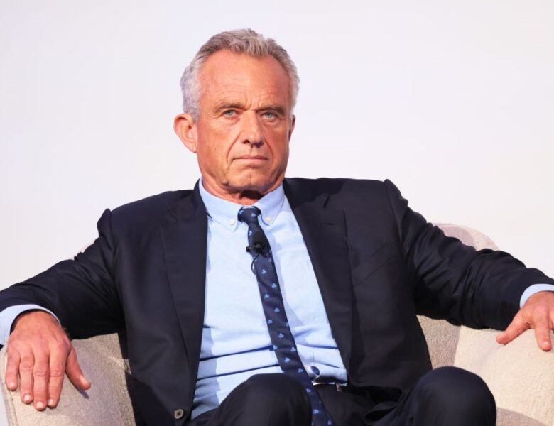 Кеннеді-молодший звільнив усіх членів комітету з питань вакцинації у США