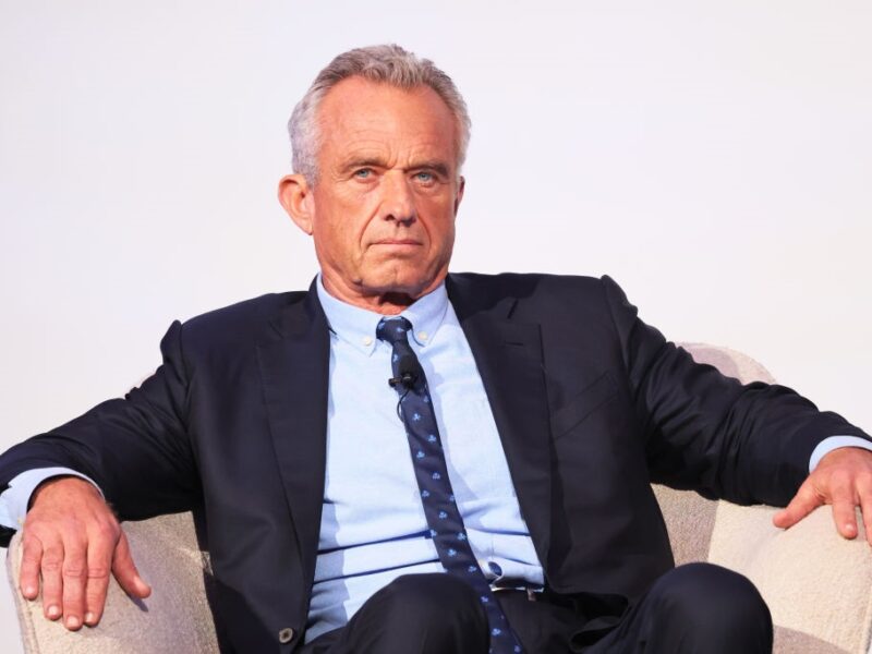 Кеннеді-молодший звільнив усіх членів комітету з питань вакцинації у США