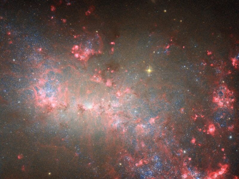 Хаббл показав галактику, де масово народжуються зорі