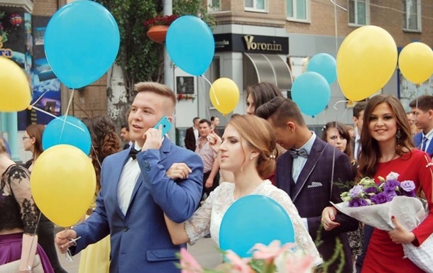 Кількість випускників українських шкіл щорічно зменшується – МОН