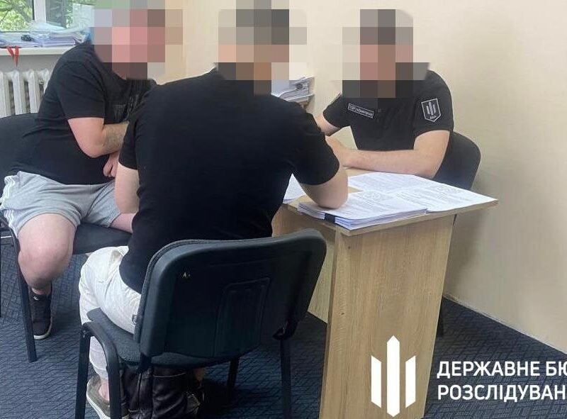 Комбат ЗСУ незаконно виплатив 1 млн грн “бойових”