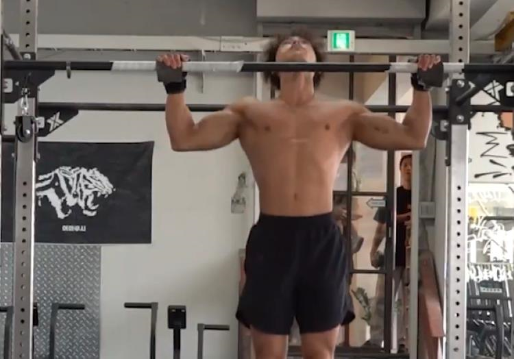 Кореєць встановив новий світовий рекорд з кількості підтягувань