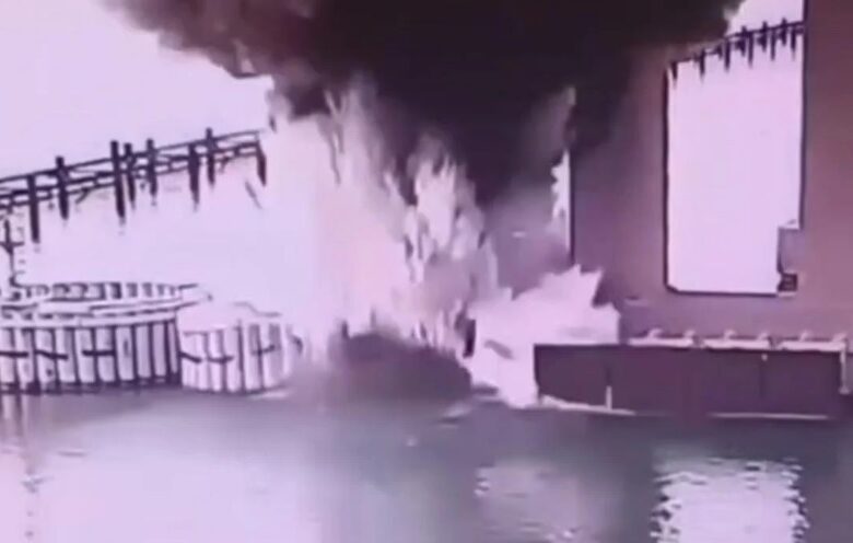 Кримський міст: підводний вибух і нові атаки