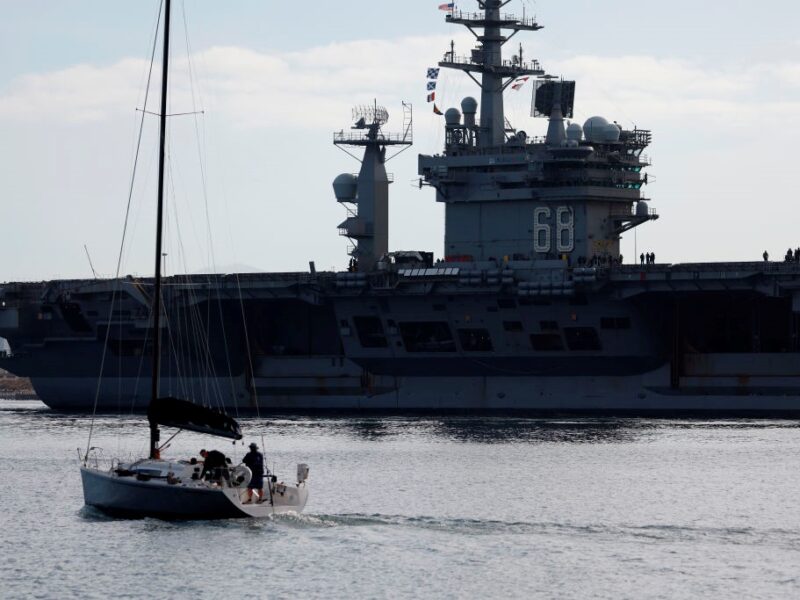 Літаки та есмінці. США готуються воювати з Іраном