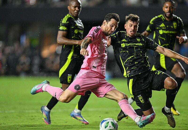 Мессі суттєво перевершив Чеберка в грі МЛС