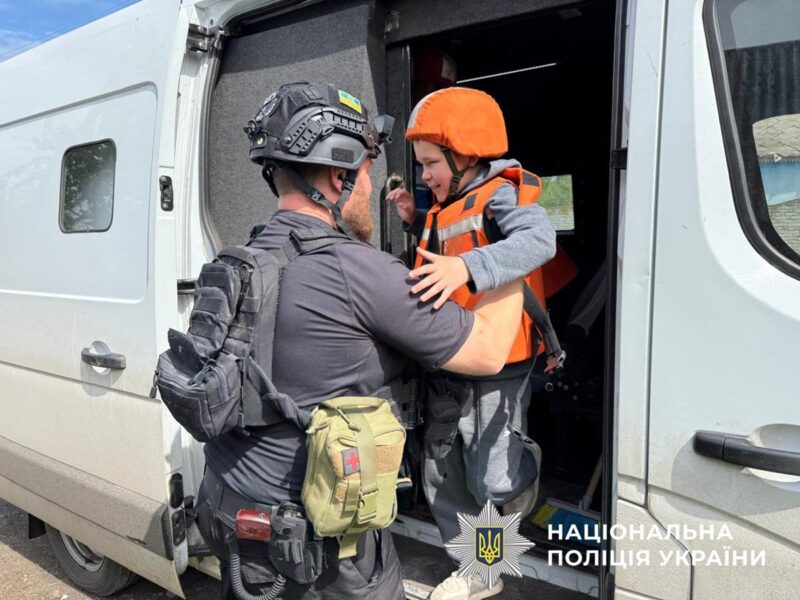 На Дніпропетровщині почалася друга хвиля евакуації дітей з батьками