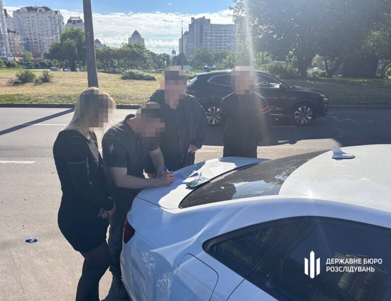 На Дніпропетровщині правоохоронниця видалила дані сотень ухилянтів