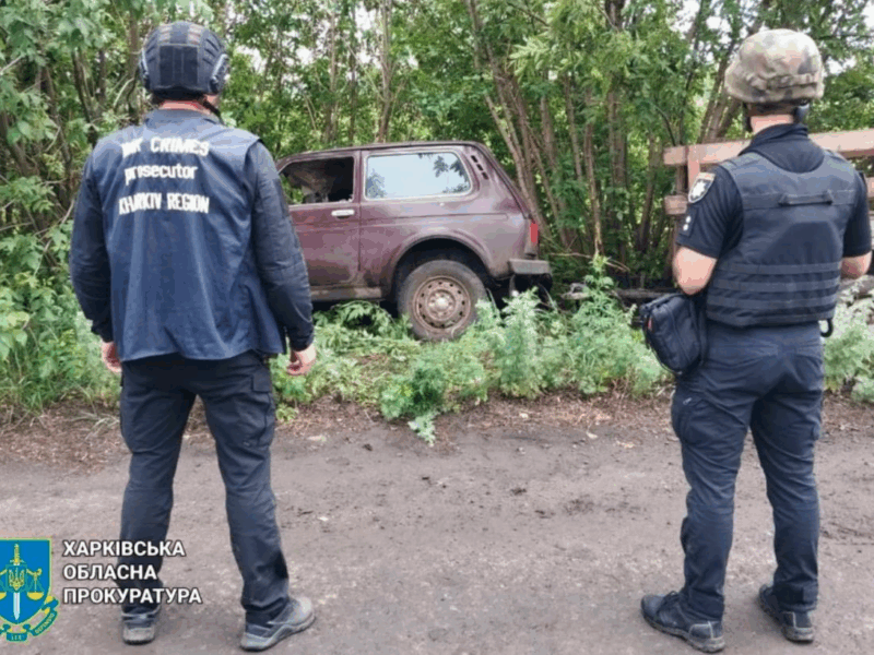 На Харківщині окупанти скинули вибухівку на авто: є загиблий