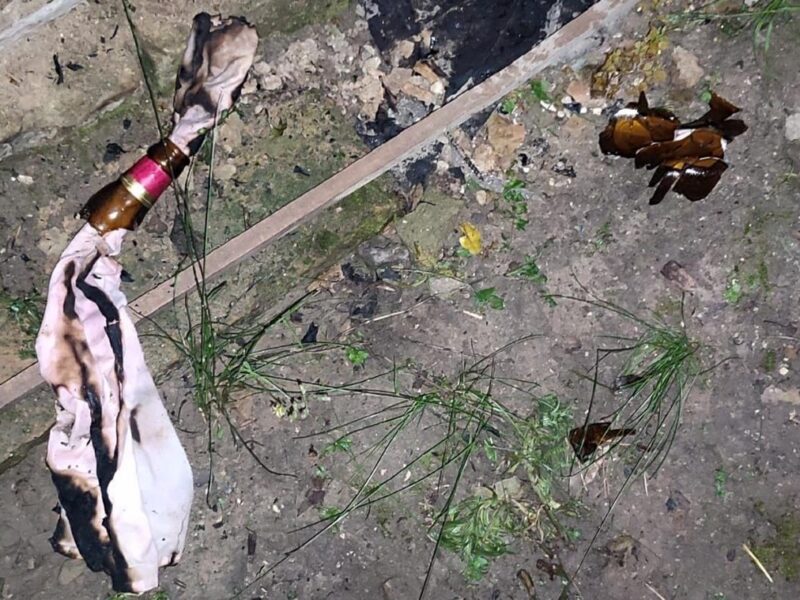 На Київщині чоловік кинув коктейль Молотова в будинок односельця