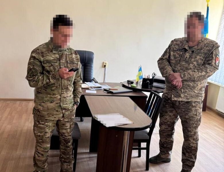 На Прикарпатті викрито чиновника ТЦК, що знімав з обліку мобілізованих