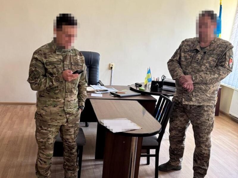 На Прикарпатті викрито чиновника ТЦК, що знімав з обліку мобілізованих