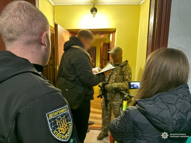 На Вінниччині шахрай викрав майже мільйон гривень у матері загиблого воїна