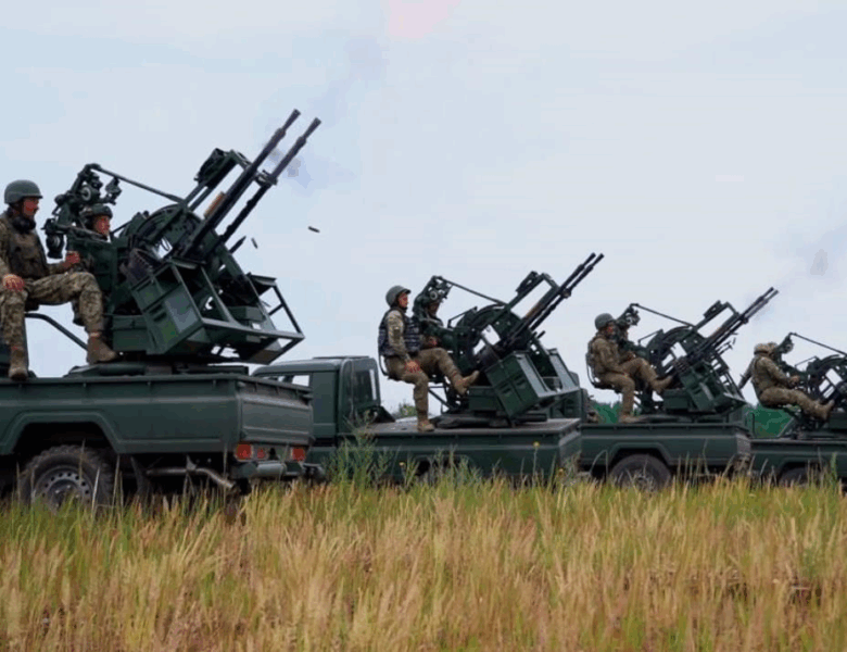 Нічна російська дронова атака: є шість влучань