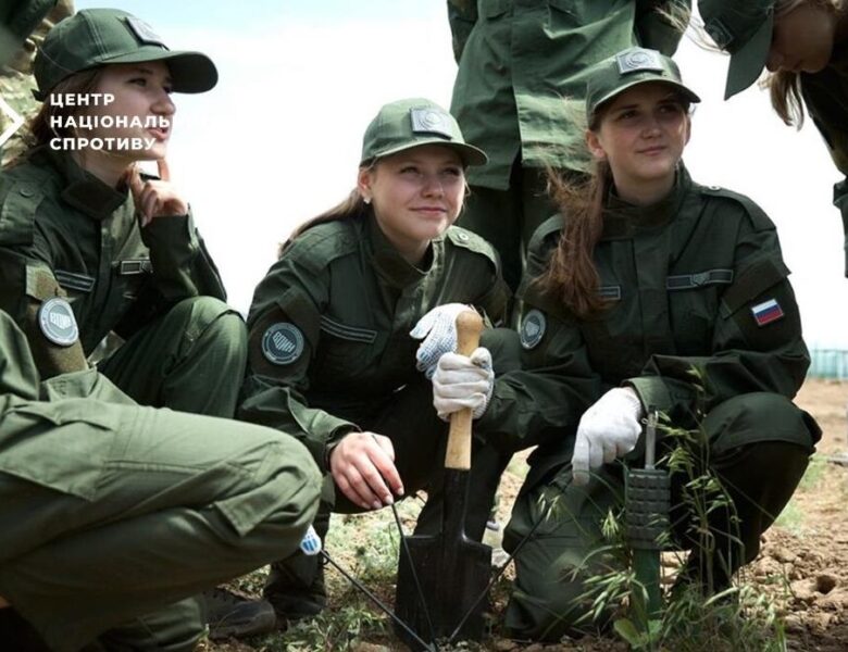 Окупанти планують створити на ТОТ військові табори для дівчат