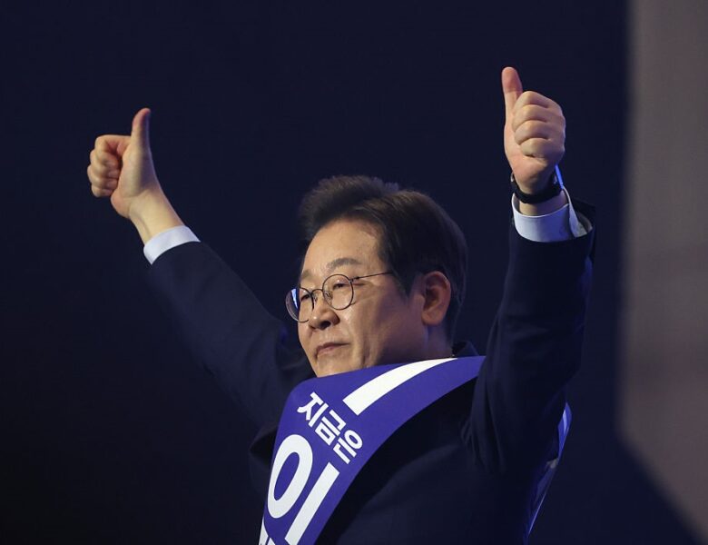 Опозиціонер Лі Чже Мен лідирує на виборах президента Південної Кореї