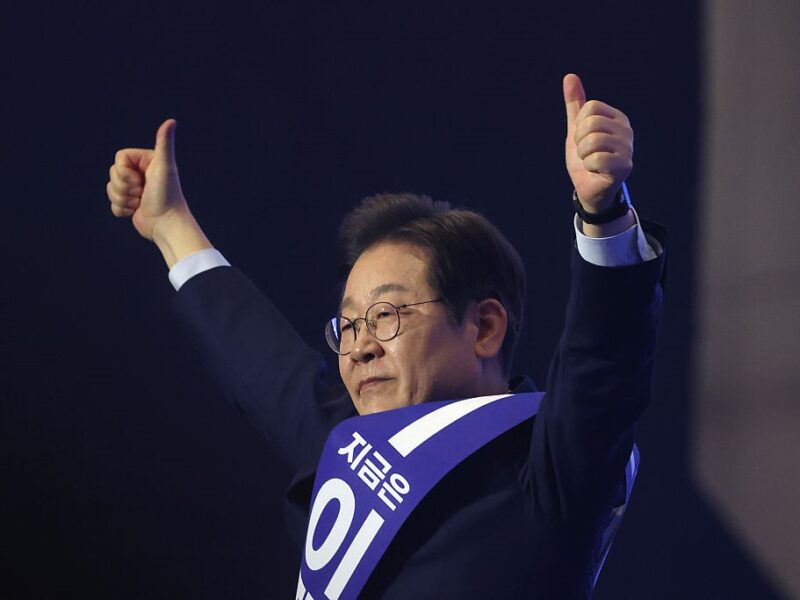 Опозиціонер Лі Чже Мен лідирує на виборах президента Південної Кореї