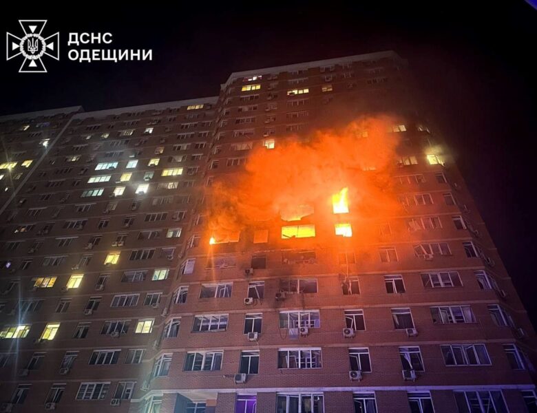 Палали три поверхи: з’явилися кадри удару по Одесі
