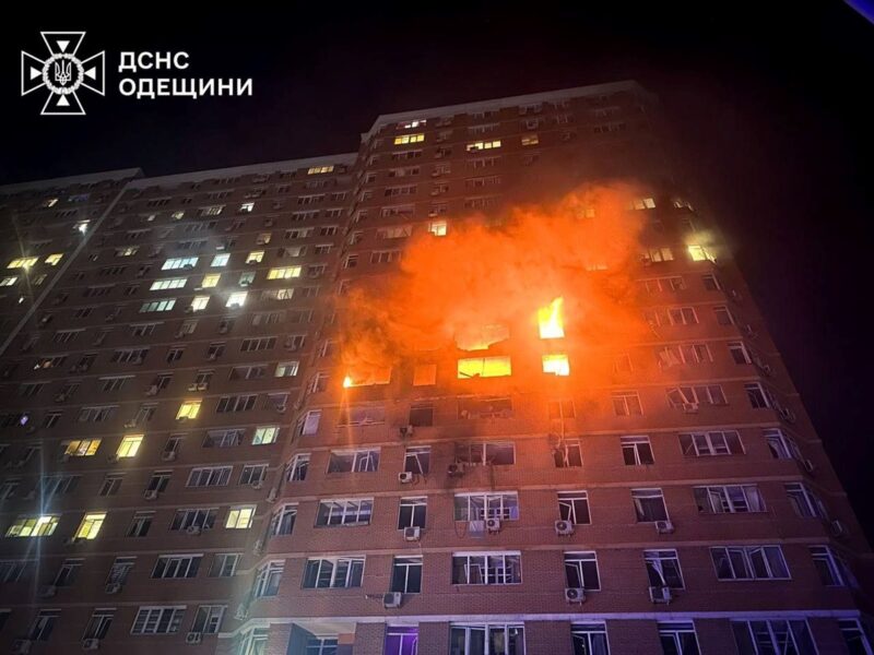 Палали три поверхи: з’явилися кадри удару по Одесі