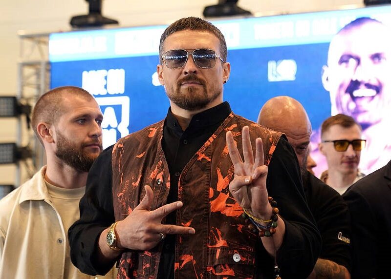 Підготовка до реваншу: Усик показав спаринг з ексчемпіоном Амосовим