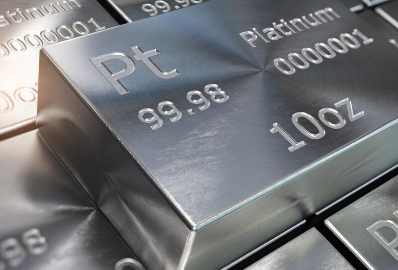 Платина подорожчала до максимуму за 10 років
