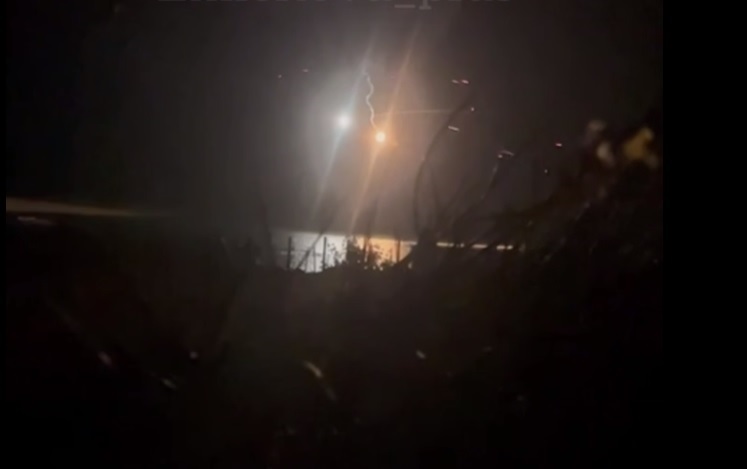 Поблизу Кримського мосту лунають вибухи – соцмережі