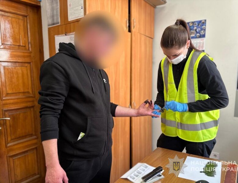 Поранив і пограбував військового: одесит отримав вісім років за напад