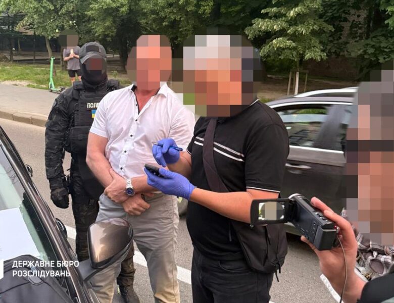 Посадовець Служби судової охорони “торгував” працевлаштуванням