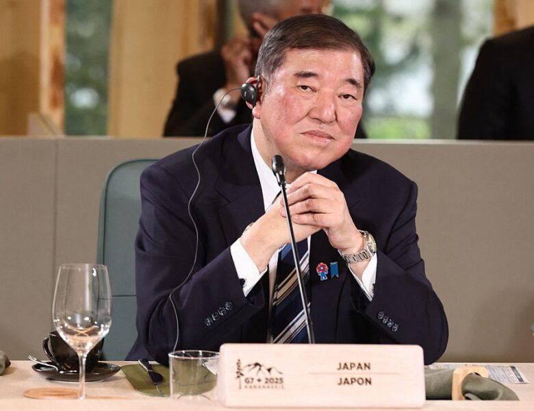 Прем’єр Японії відмовляється їхати на саміт НАТО – ЗМІ