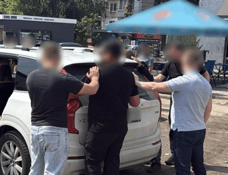 Пропонував хабар за СЗЧ: у Львові затримали родича військового