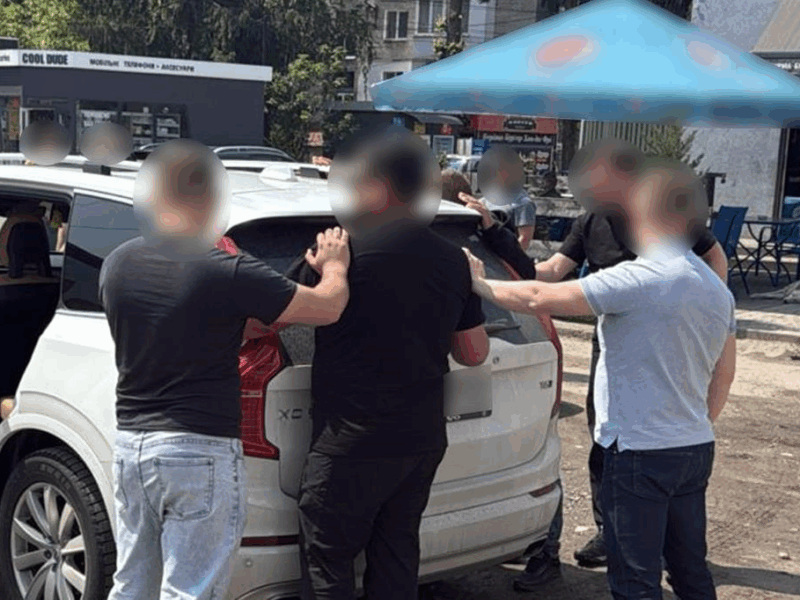 Пропонував хабар за СЗЧ: у Львові затримали родича військового