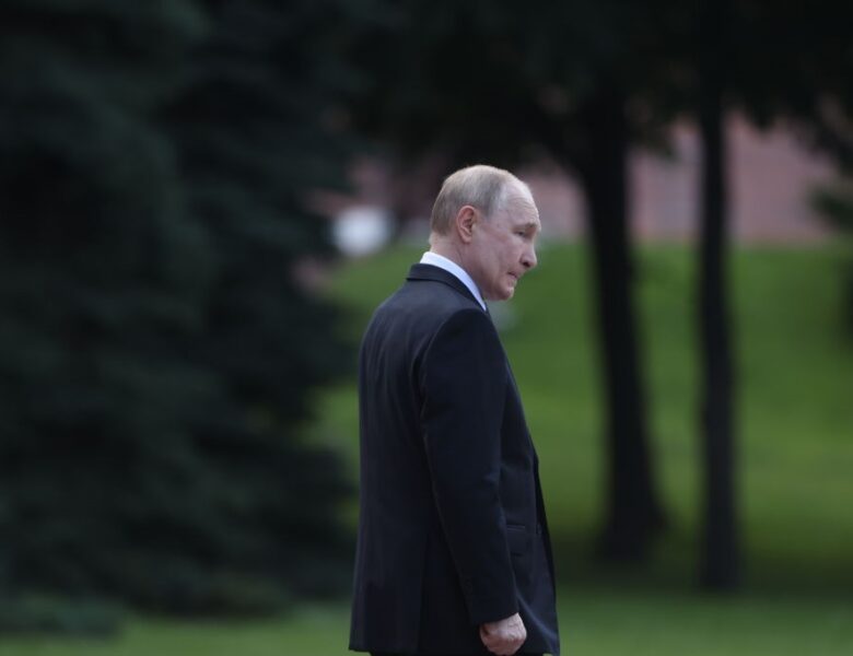 Путін урізав бюджет після падіння нафтових доходів