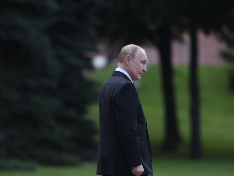 Путін урізав бюджет після падіння нафтових доходів