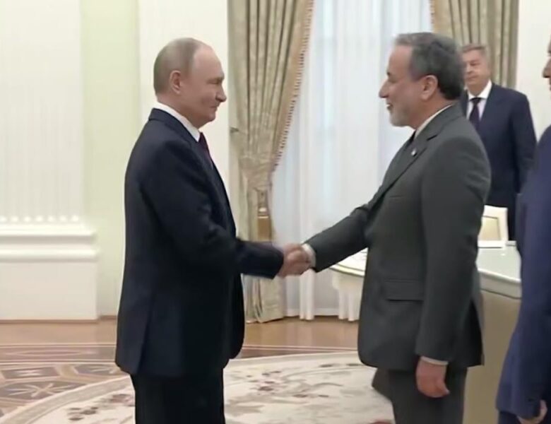 Путін зустрівся з главою МЗС Ірану