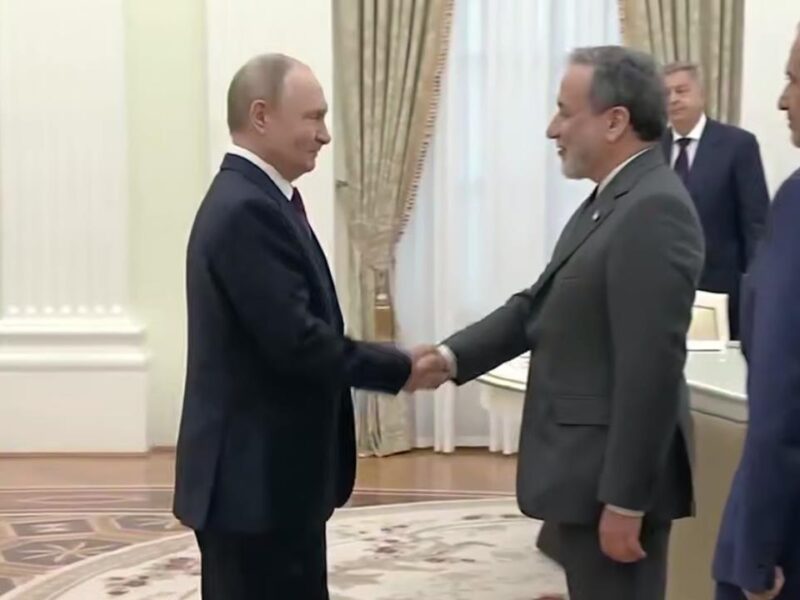 Путін зустрівся з главою МЗС Ірану