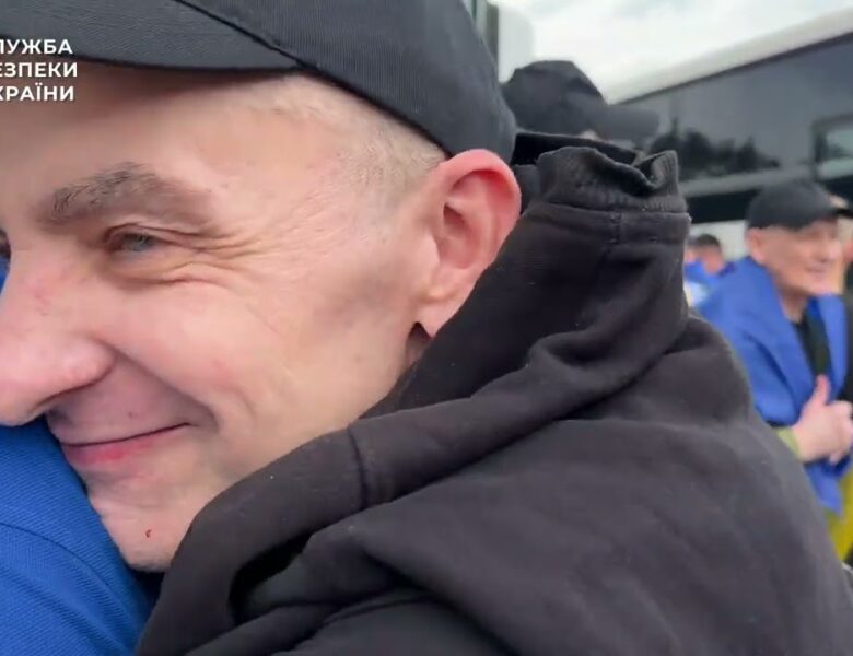 СБУ показала ексклюзивні фото та відео обміну полоненими 19 червня