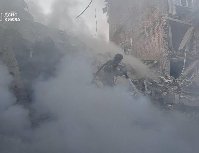 РФ вдарила по Києву ракетою з касетними боєприпасами