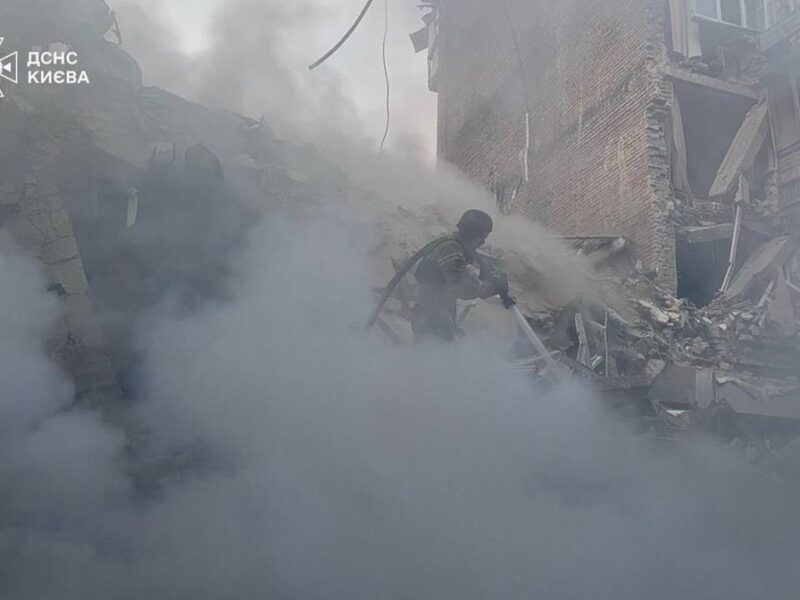 РФ вдарила по Києву ракетою з касетними боєприпасами